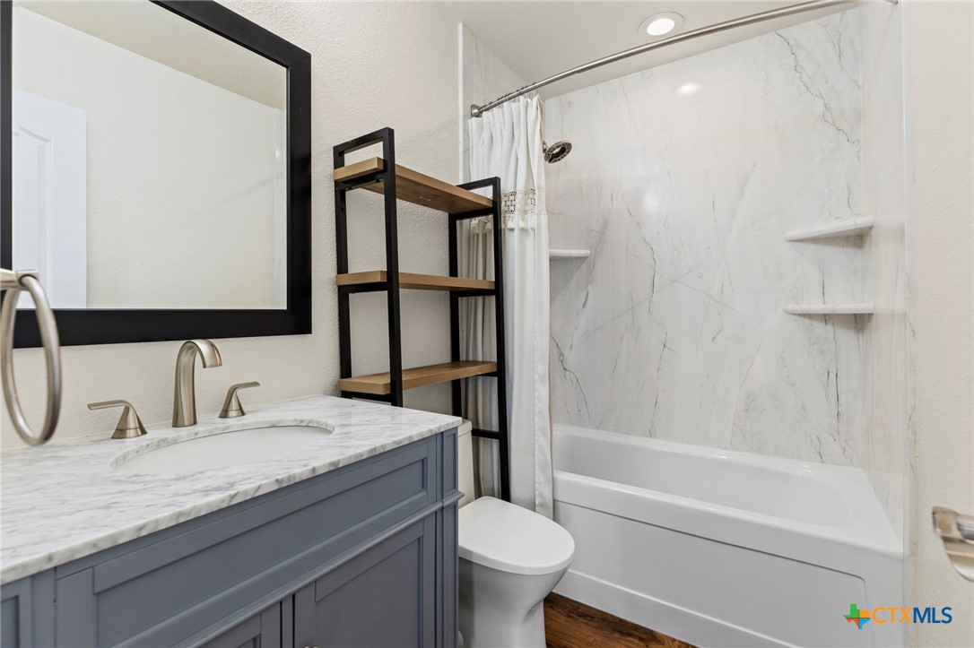 300 Rustic Trail Cibolo, TX 78108 - Photo 21 of 32 Bathroom