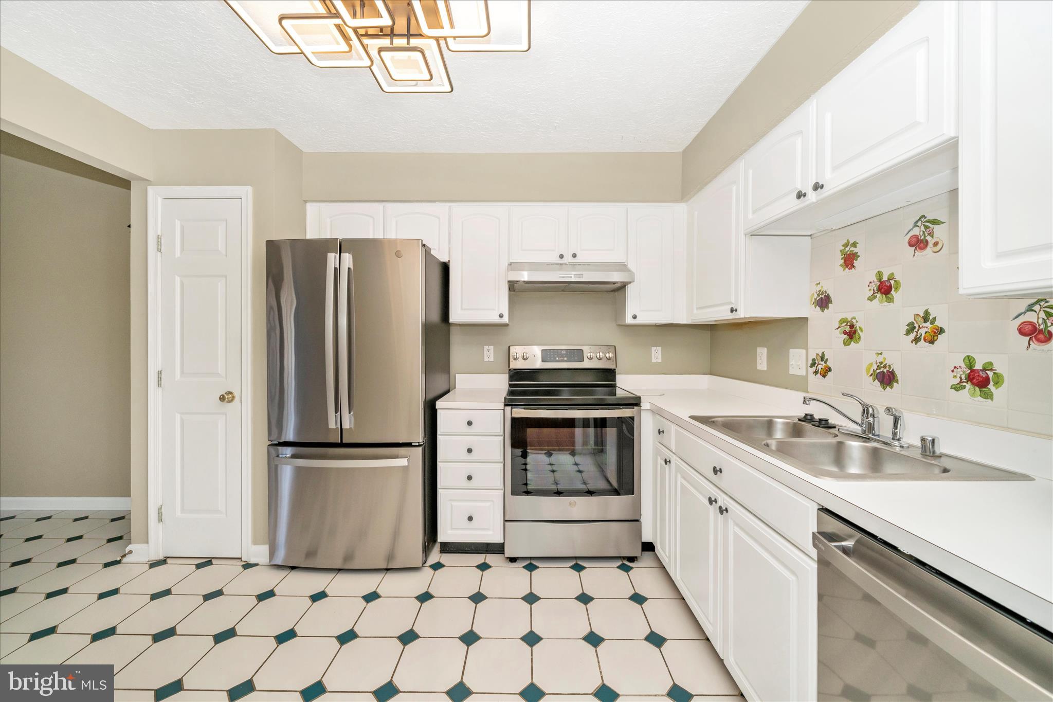 1810 Sebastian Boulevard Frederick, MD 21701 - Photo 6 of 28 a kitchen with stainless steel appliances a refrigerator sink and cabinets