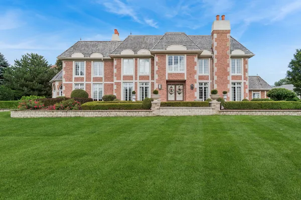 $3,695,000 | 1901 Midwest Club Parkway, Oak Brook, IL 60523