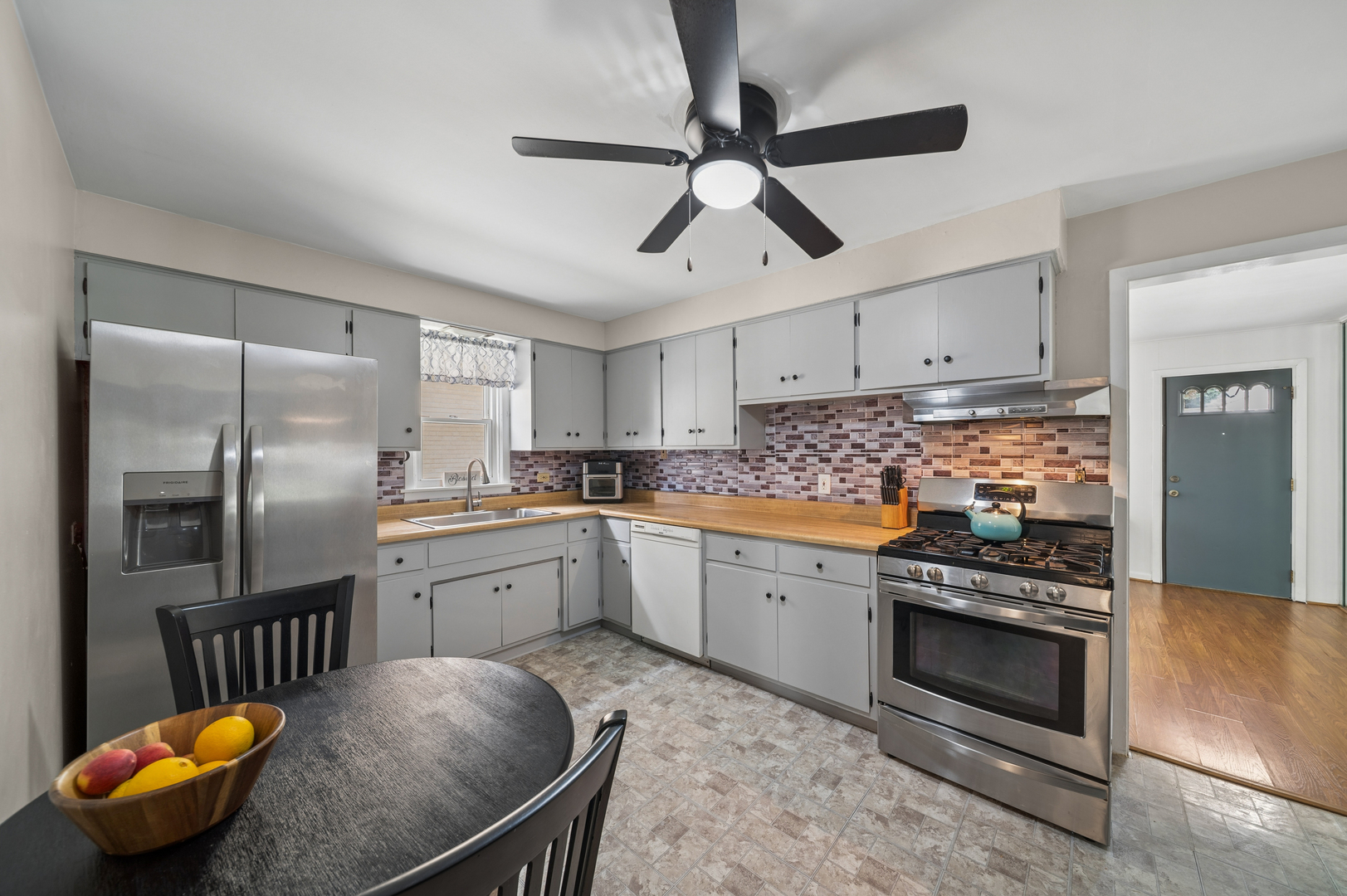 2534 Maple Street River Grove, IL 60171 - Photo 12 of 27