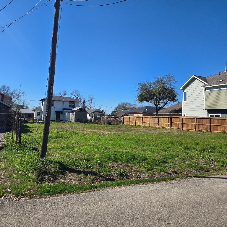 0 Carroll Oliver Way Houston, TX 77020 - Photo 7 of 7 a view of a back yard