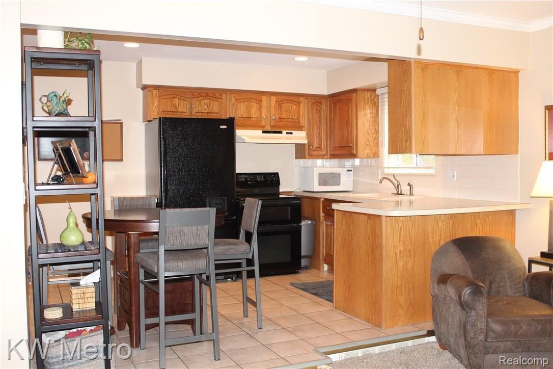 25015 Rubin Road Warren, MI 48089 - Photo 12 of 22 Kitchen/Dining area
