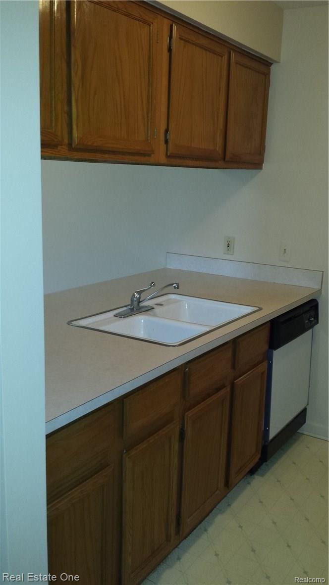 15062 Riverside Drive Sterling Heights, MI 48313 - Photo 6 of 15 20151210_133907.jpg