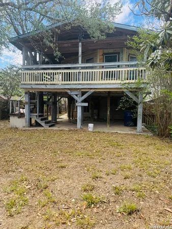 $135,000 | 1119 Plum Street, Floresville, TX 78114