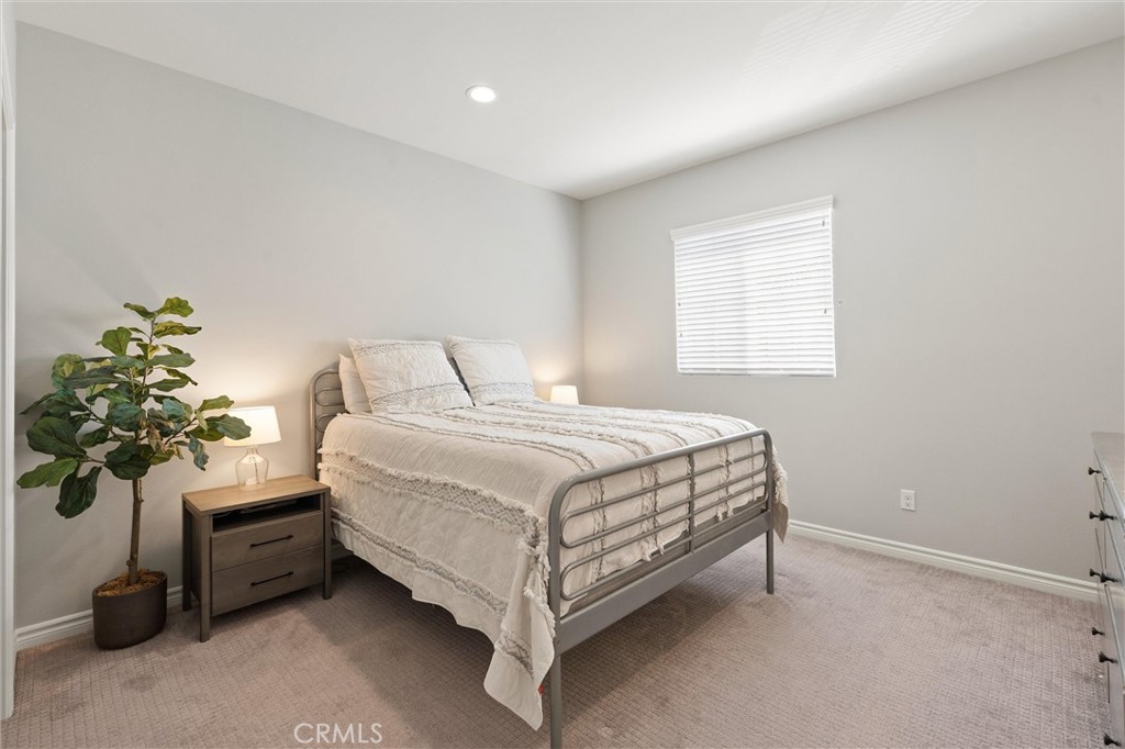 250 West Ridgewood Street Long Beach, CA 90805 - Photo 29 of 44