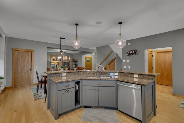 $579,900 | 912 21st Avenue North, Sartell, MN 56377