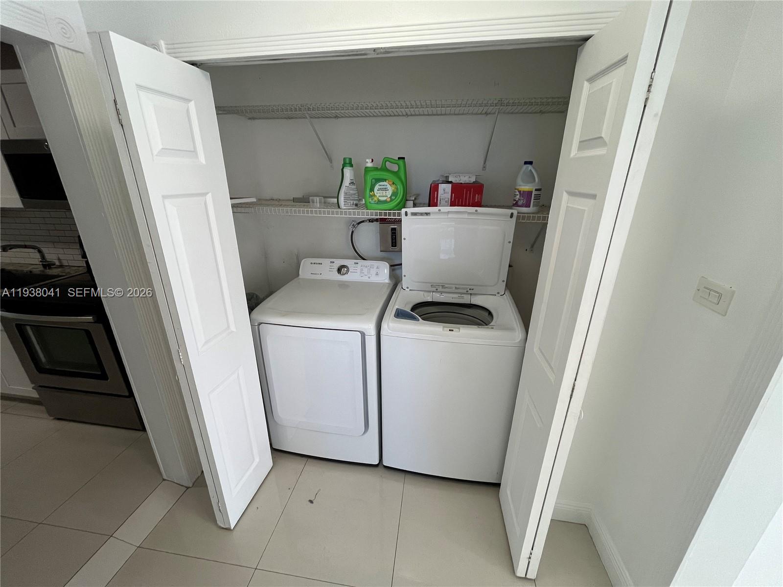 5803 Buchanan Street Hollywood, FL 33021 - Photo 10 of 14 a utility room with dryer and washer