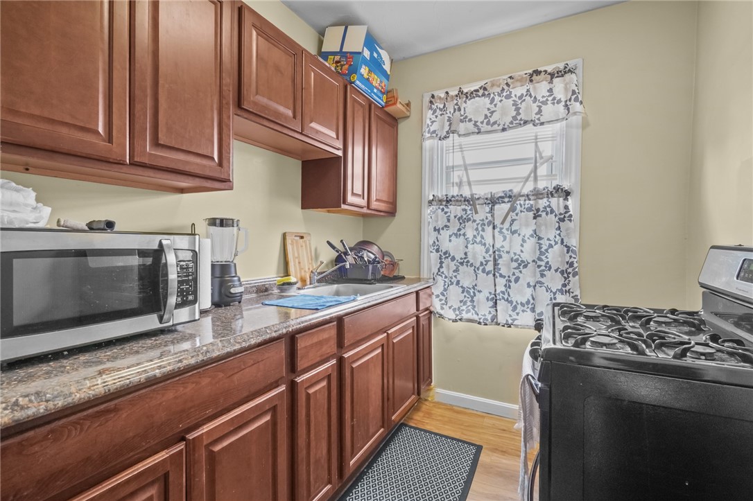35 Sterling Avenue Providence, RI 02909 - Photo 9 of 29 Unit 2