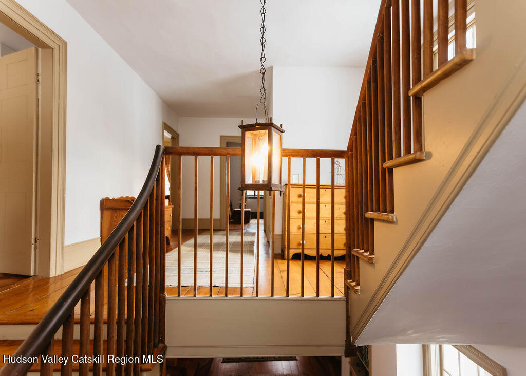 1193 Albany Post Road Gardiner, NY 12525 - Photo 30 of 45 wap staircase light