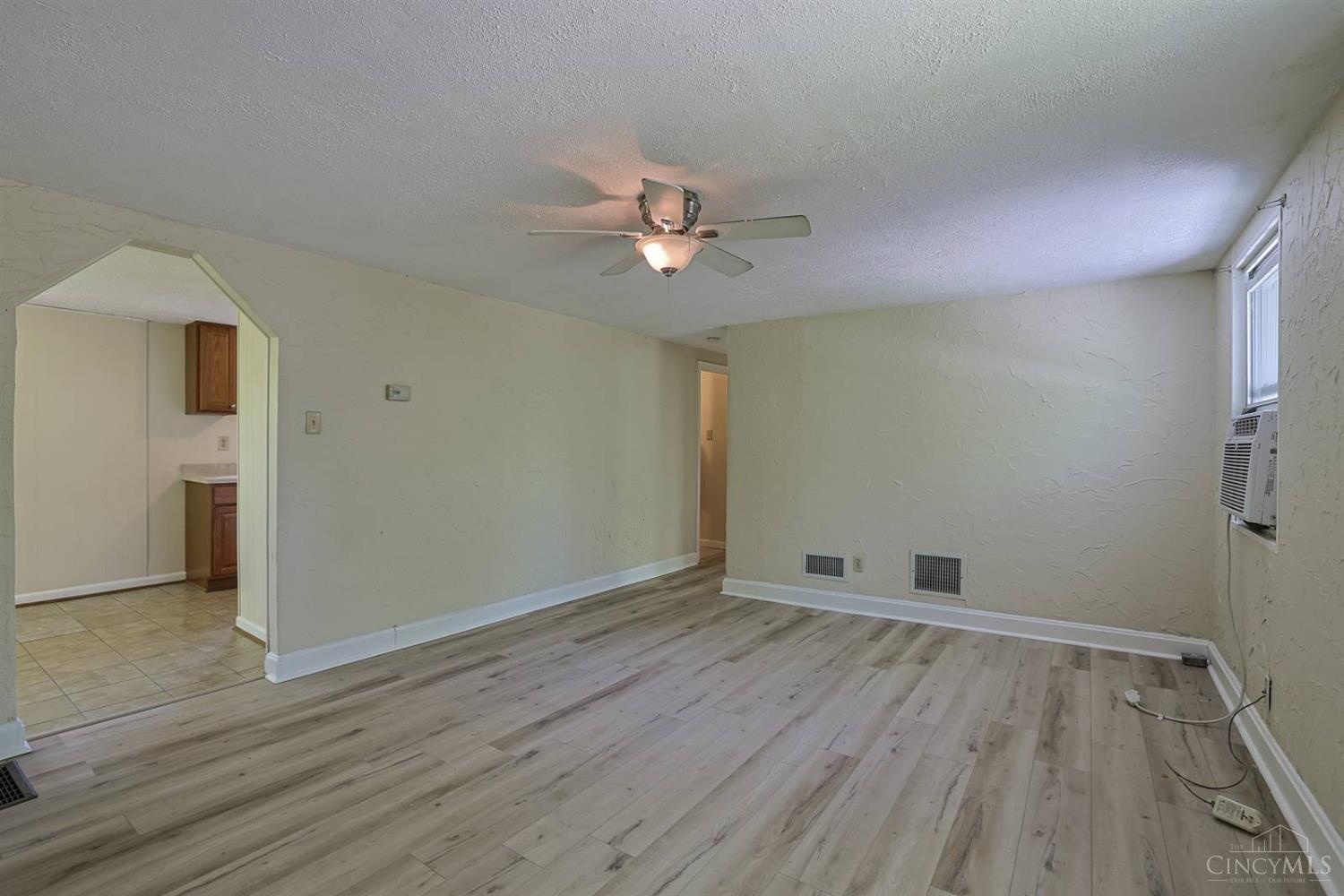 6210 Berauer Road, Unit 2 Cincinnati, OH 45248 - Photo 7 of 18