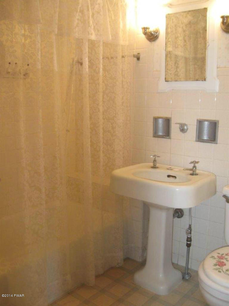 978 Main Street Newfoundland, PA 18445 - Photo 33 of 42