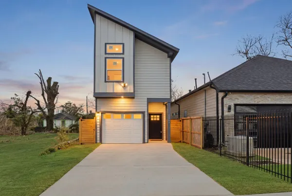 $2,600 | 3320 Francis Street, Unit A, Houston, TX 77004