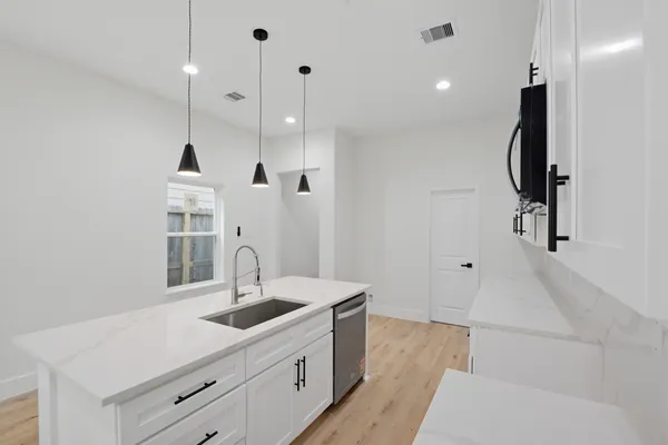 $2,600 | 3320 Francis Street, Unit A, Houston, TX 77004