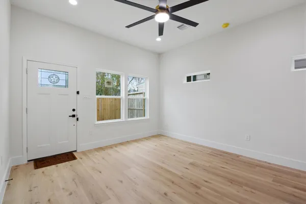 $2,600 | 3320 Francis Street, Unit A, Houston, TX 77004