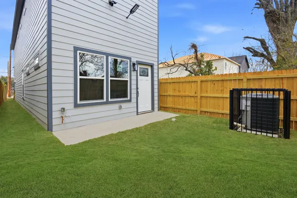 $2,600 | 3320 Francis Street, Unit A, Houston, TX 77004