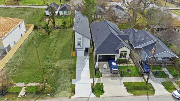 $2,600 | 3320 Francis Street, Unit A, Houston, TX 77004