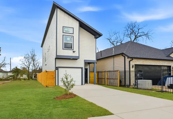 $2,600 | 3320 Francis Street, Unit A, Houston, TX 77004