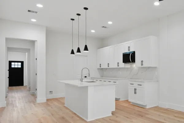 $2,600 | 3320 Francis Street, Unit A, Houston, TX 77004
