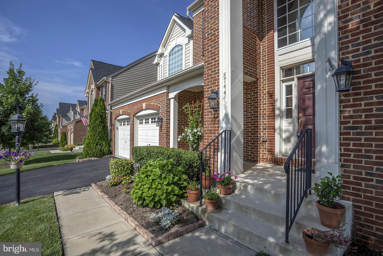 8744 Raleigh Mews Gainesville, VA 20155 - Photo 2 of 30 Exterior (Front)