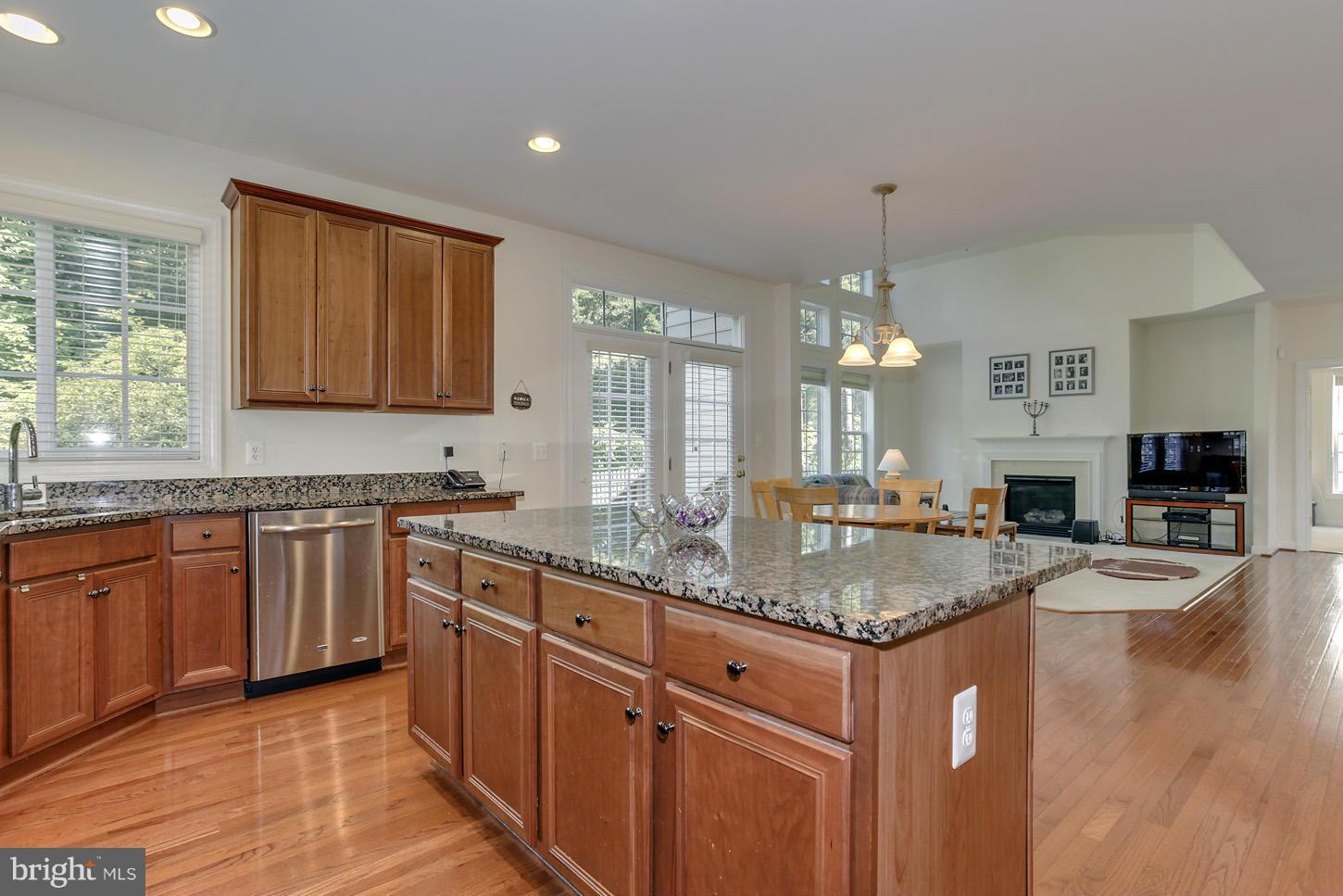 8744 Raleigh Mews Gainesville, VA 20155 - Photo 17 of 30 Kitchen