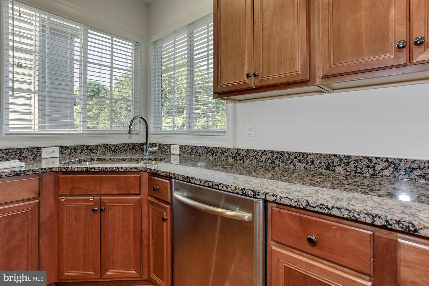 8744 Raleigh Mews Gainesville, VA 20155 - Photo 18 of 30 Kitchen