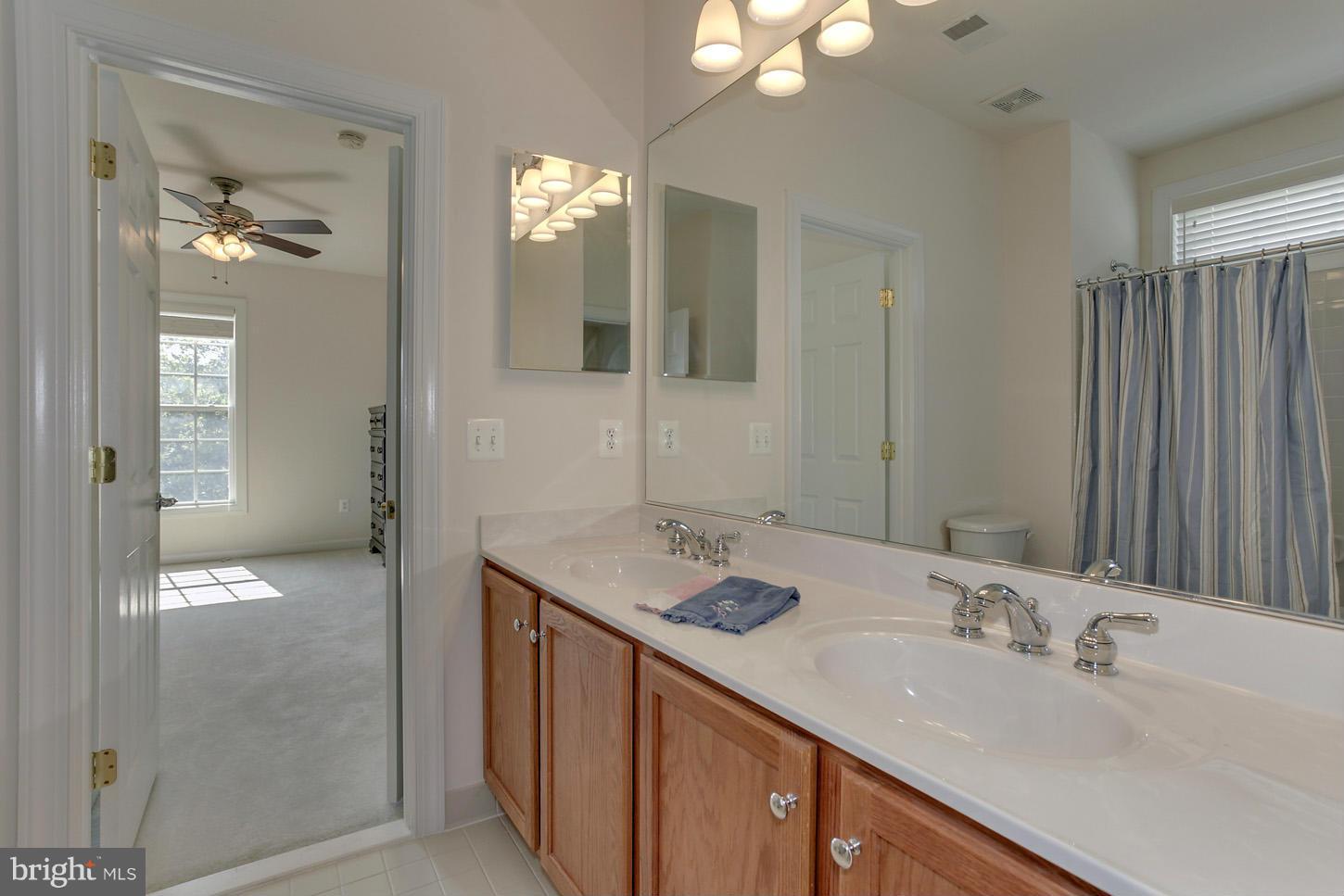 8744 Raleigh Mews Gainesville, VA 20155 - Photo 24 of 30 Bath