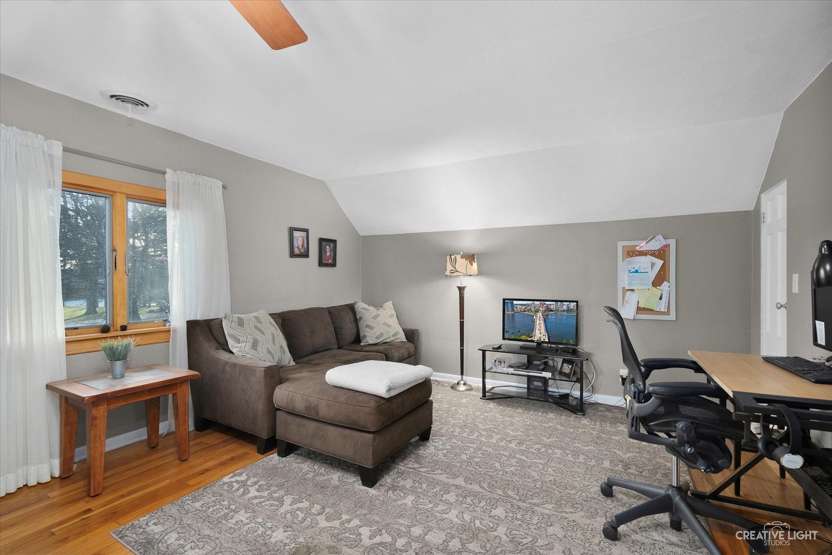 991 Hillcrest Road Elgin, IL 60123 - Photo 15 of 35 a living room with furniture and a flat screen tv