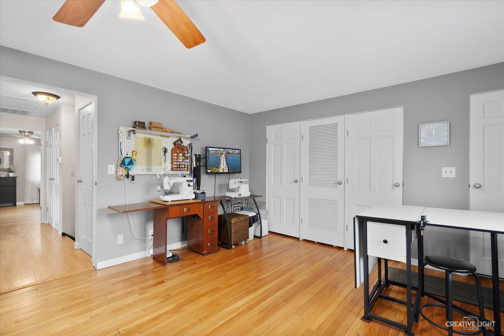 991 Hillcrest Road Elgin, IL 60123 - Photo 20 of 35 a view of a workspace with furniture and wooden floor