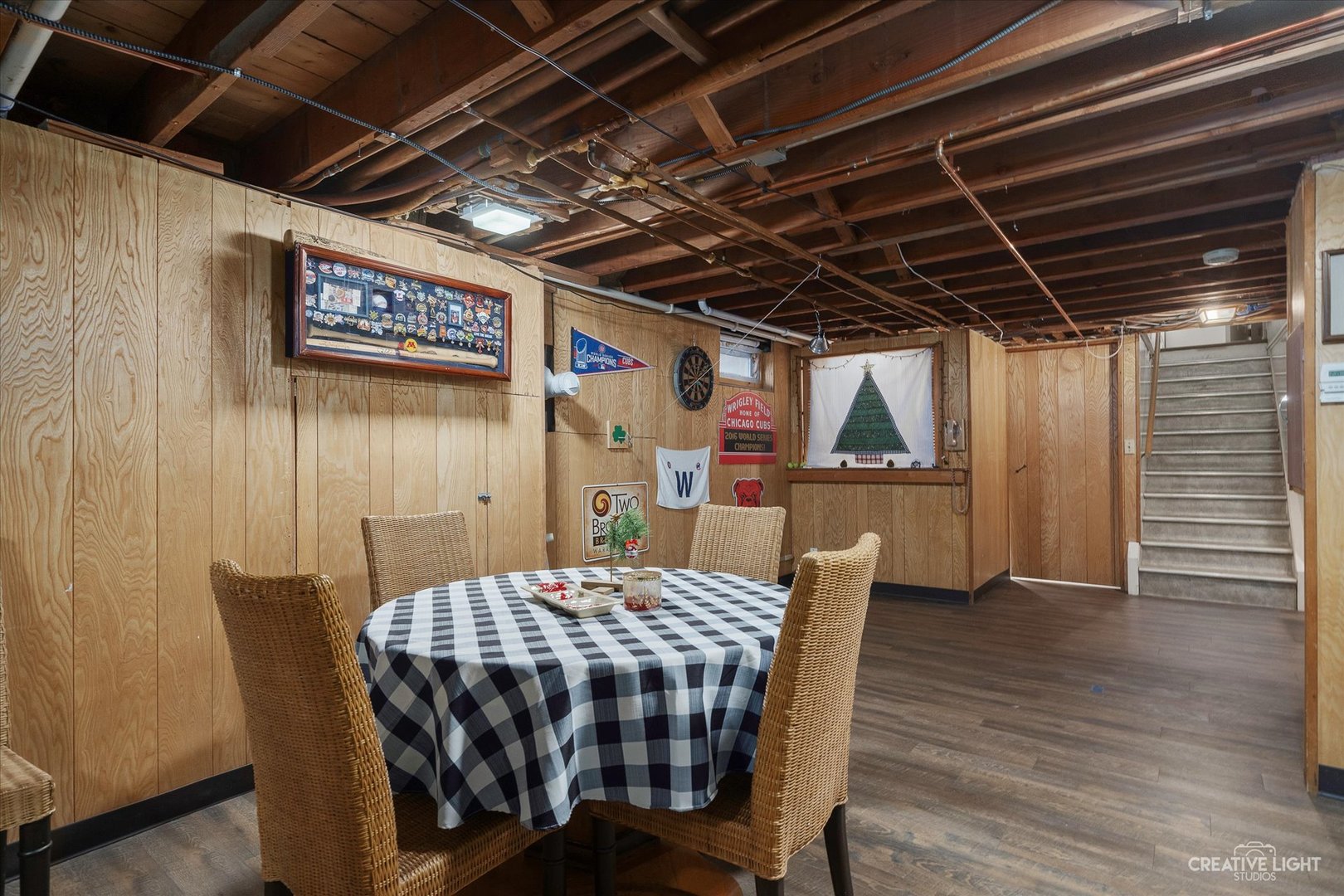 991 Hillcrest Road Elgin, IL 60123 - Photo 22 of 35 a view of a table and chairs in a patio