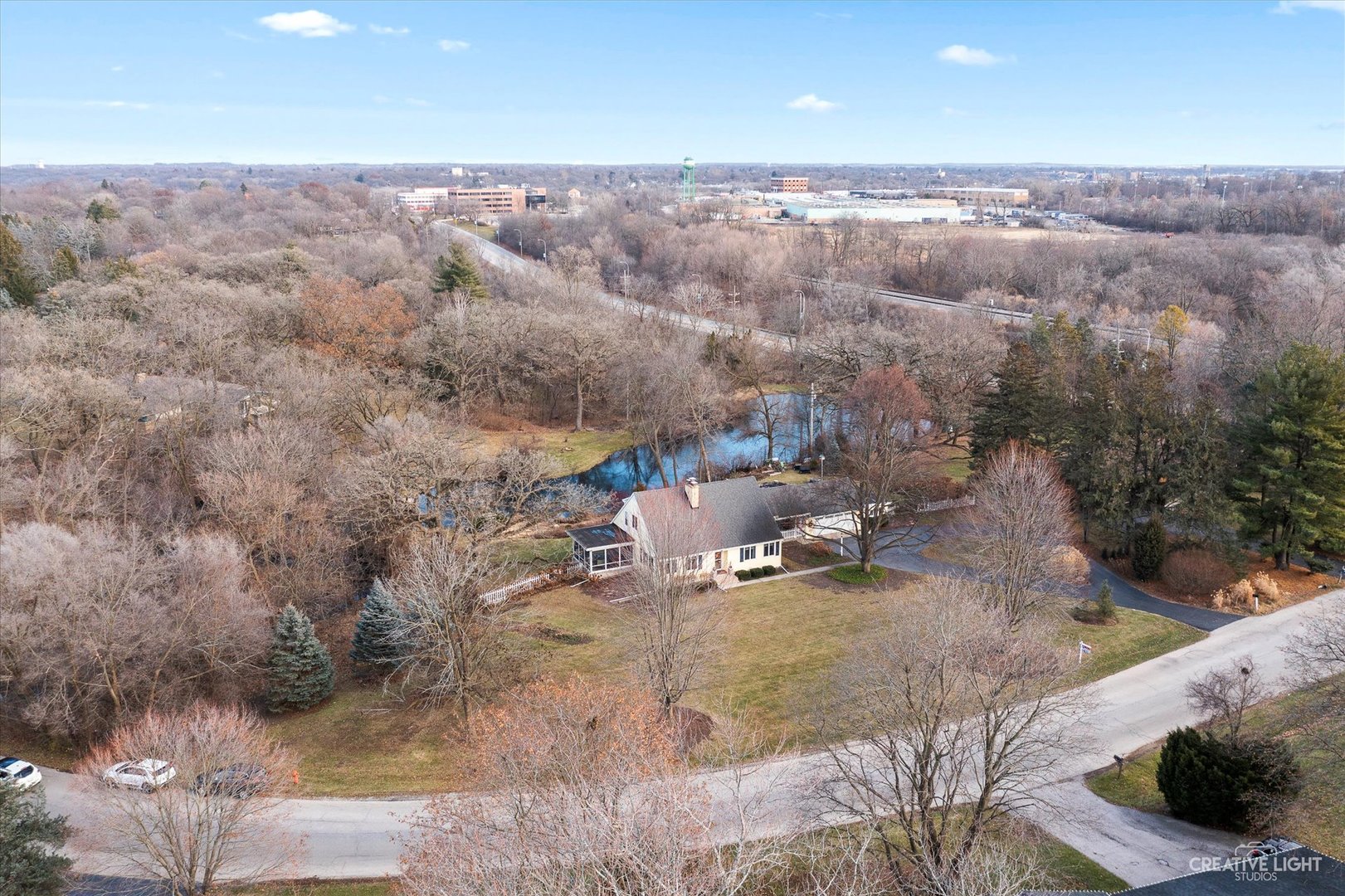 991 Hillcrest Road Elgin, IL 60123 - Photo 34 of 35 a view of a city