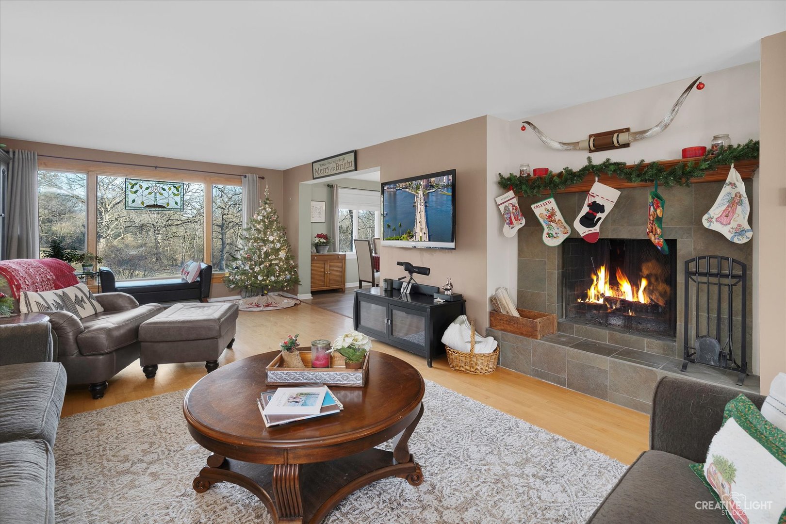 991 Hillcrest Road Elgin, IL 60123 - Photo 7 of 35 a living room with furniture and a fireplace