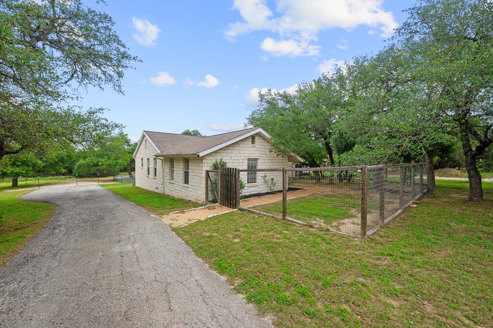 2110 Spring Valley Drive Dripping Springs, TX 78620 - Photo 6 of 40