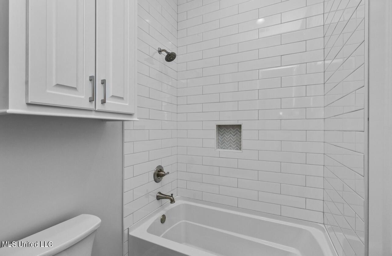 151 Lower Windrush Cove Flowood, MS 39232 - Photo 44 of 58 Upstairs Bath