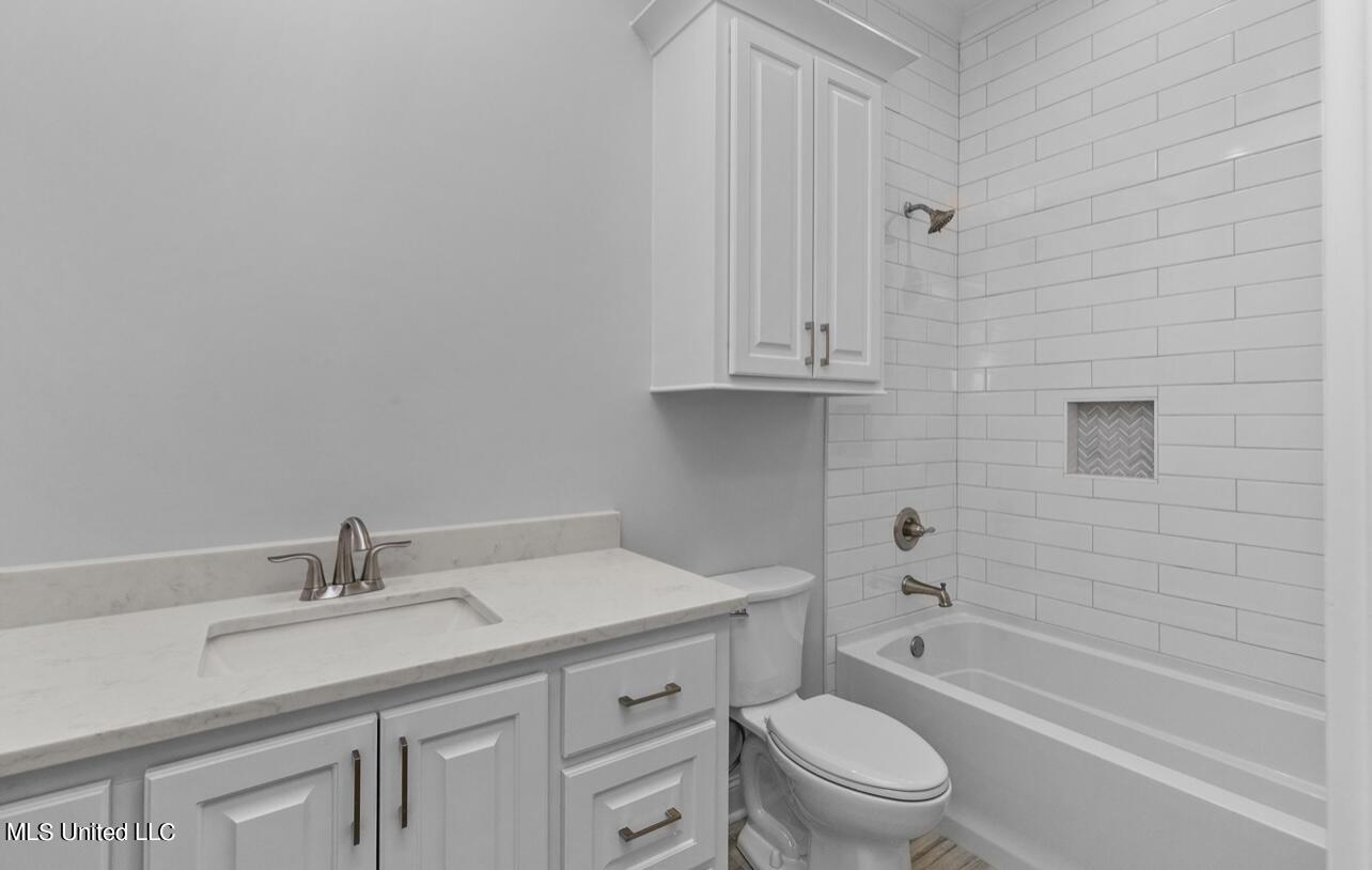 151 Lower Windrush Cove Flowood, MS 39232 - Photo 51 of 58 Upstairs Bathroom