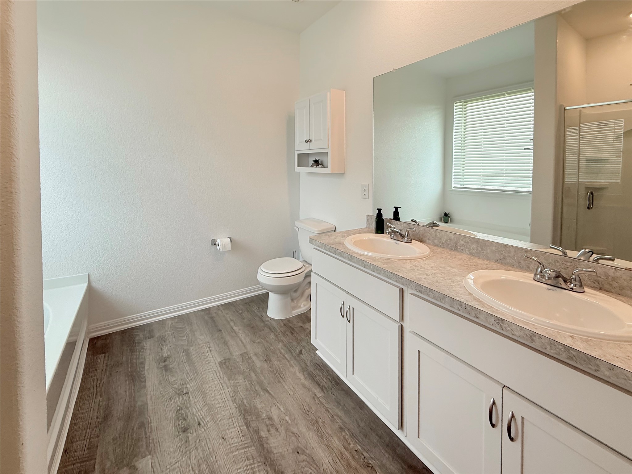 209 Bryan Way Angleton, TX 77515 - Photo 16 of 25