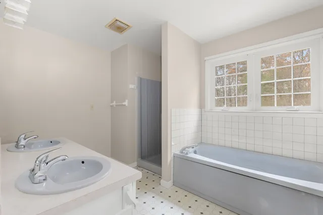 $995,000 | 19 Rockrimmon Road, North Hampton, NH 03862