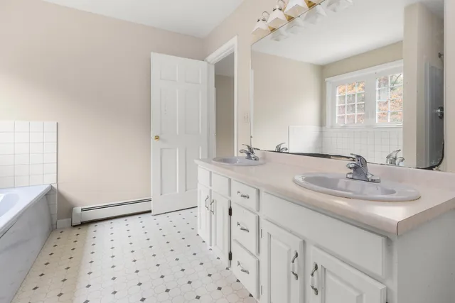 $995,000 | 19 Rockrimmon Road, North Hampton, NH 03862