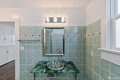 a picture of a bench in a cabinet