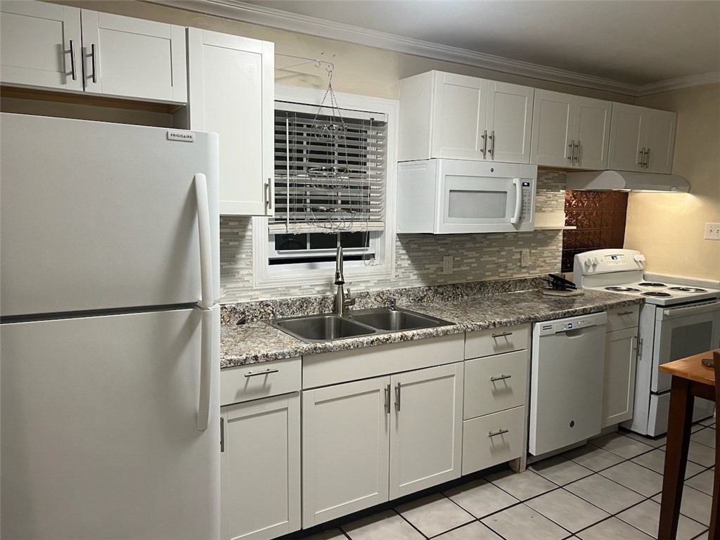 29 Dan Street Warwick, RI 02889 - Photo 4 of 13
