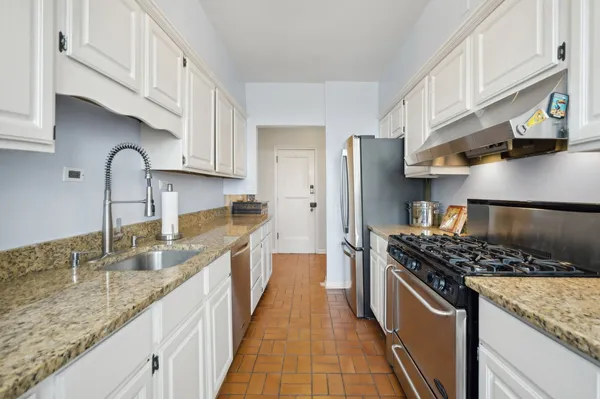 $3,250 | 415 West Aldine Avenue, Unit 9C, Chicago, IL 60657