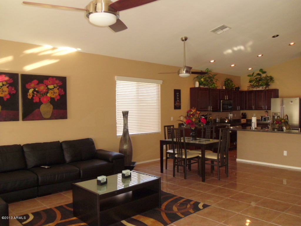 1084 North Martingale Road Gilbert, AZ 85234 - Photo 14 of 33 greatroom