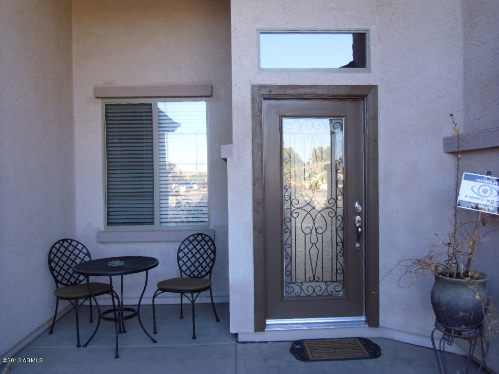 1084 North Martingale Road Gilbert, AZ 85234 - Photo 3 of 33 front of house
