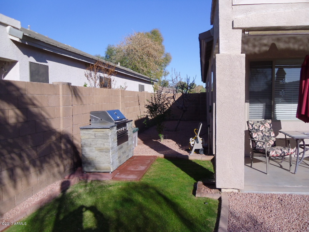 1084 North Martingale Road Gilbert, AZ 85234 - Photo 33 of 33 side yard