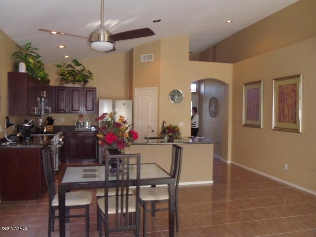 1084 North Martingale Road Gilbert, AZ 85234 - Photo 8 of 33 kitchen eating area