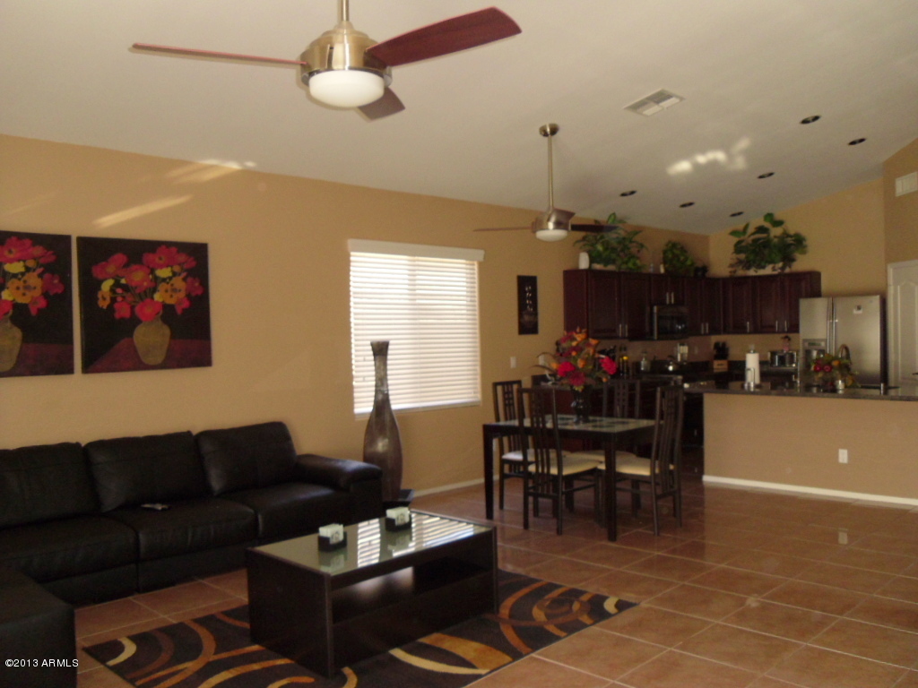 1084 North Martingale Road Gilbert, AZ 85234 - Photo 10 of 33 greatroom/kitchen