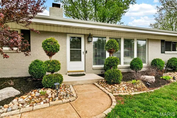 $330,000 | 15 Graeler Drive, St. Louis, MO 63146