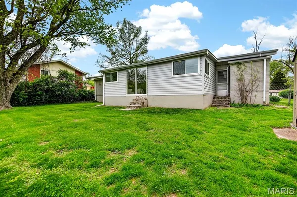 $330,000 | 15 Graeler Drive, St. Louis, MO 63146
