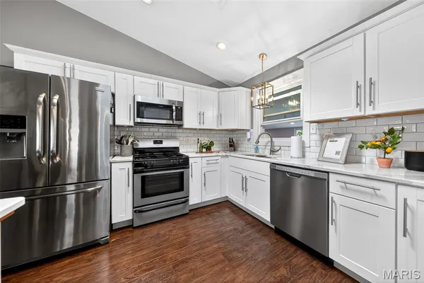 $330,000 | 15 Graeler Drive, St. Louis, MO 63146