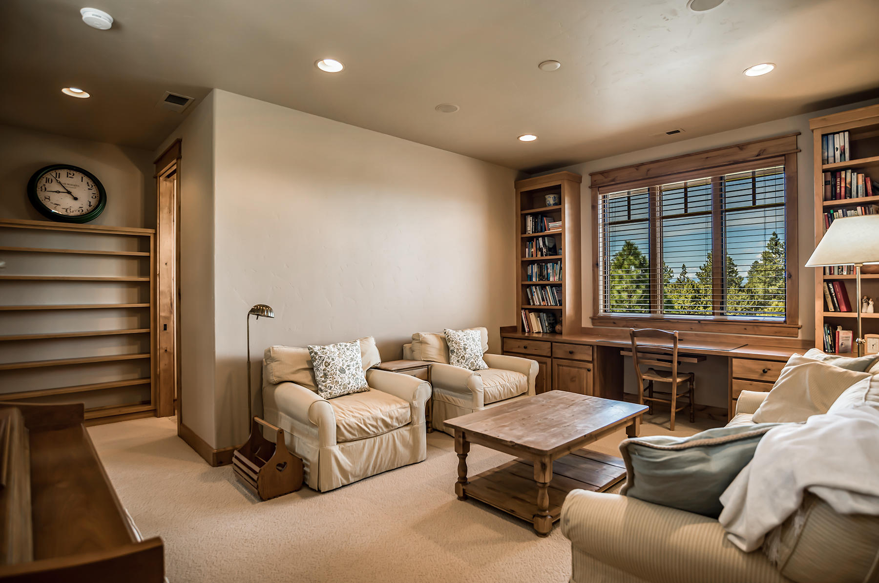 21880 Rickard Road Bend, OR 97702 - Photo 29 of 42 Sitting Room Adjoining Guest Suite
