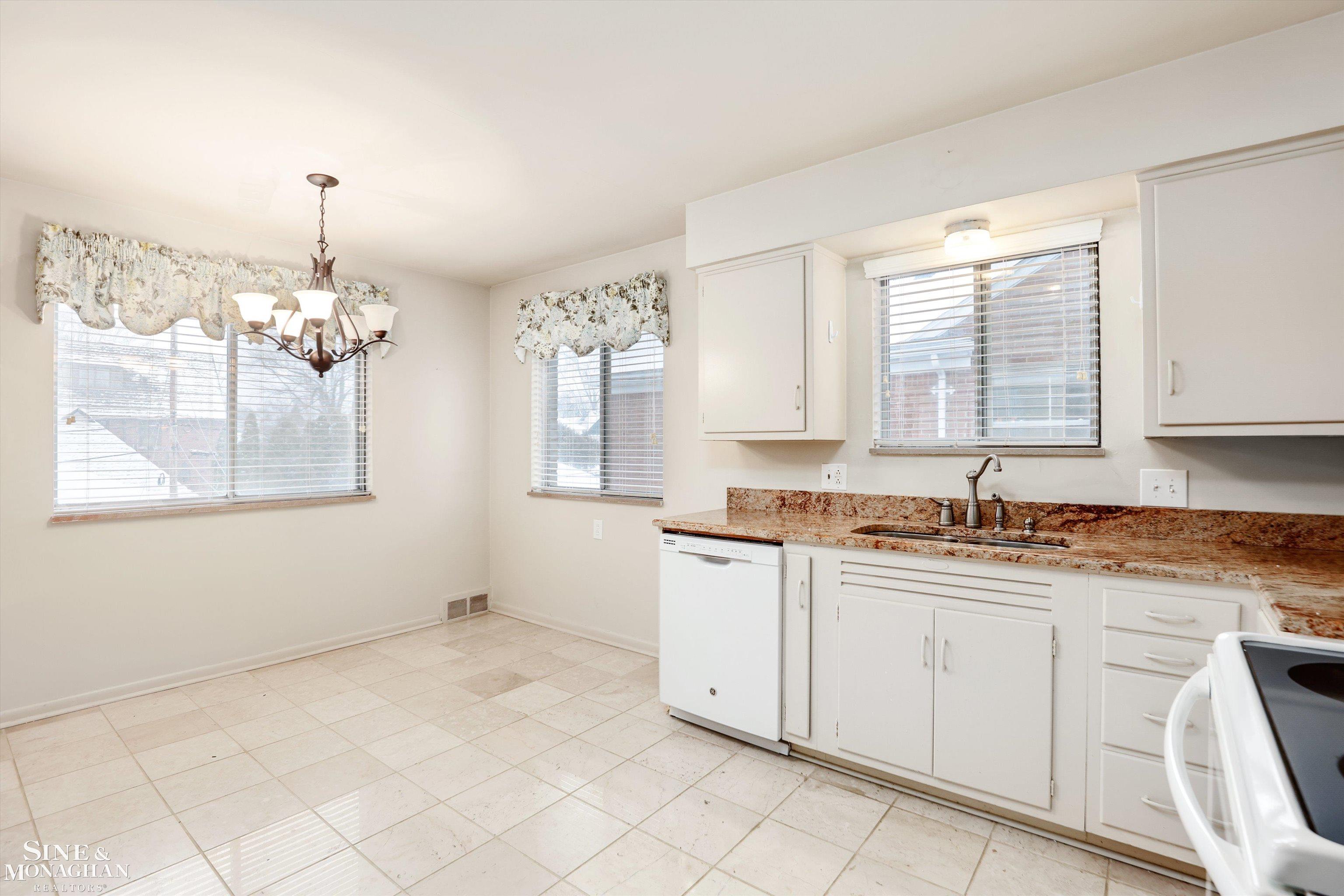 779 Harcourt Road Grosse Pointe, MI 48230 - Photo 22 of 32 50137768-f4187261-6df1-4872-8d4f-e141183039b0.JPG